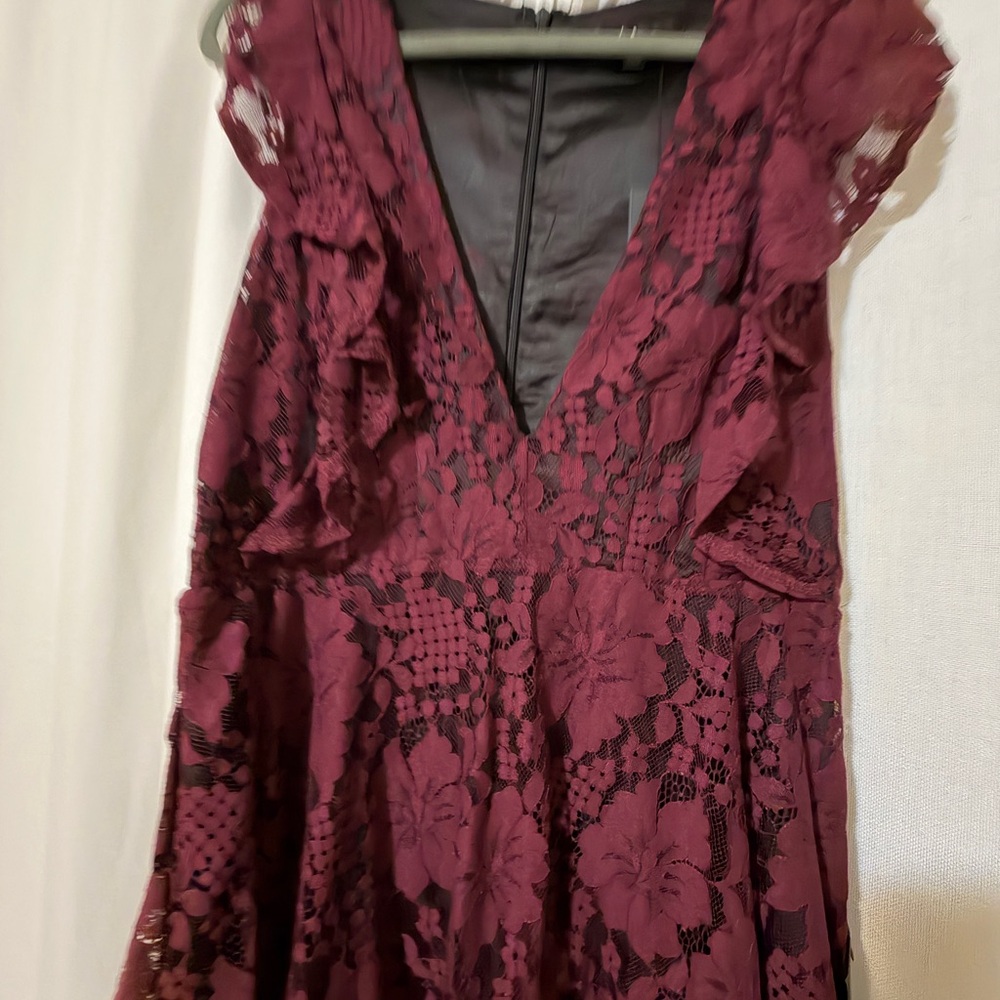 Lulu's NEW Burgundy lace with Satin lining